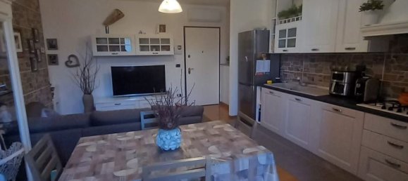 3 rooms Apartment in Reggio Emilia, Italy No. 258982 3