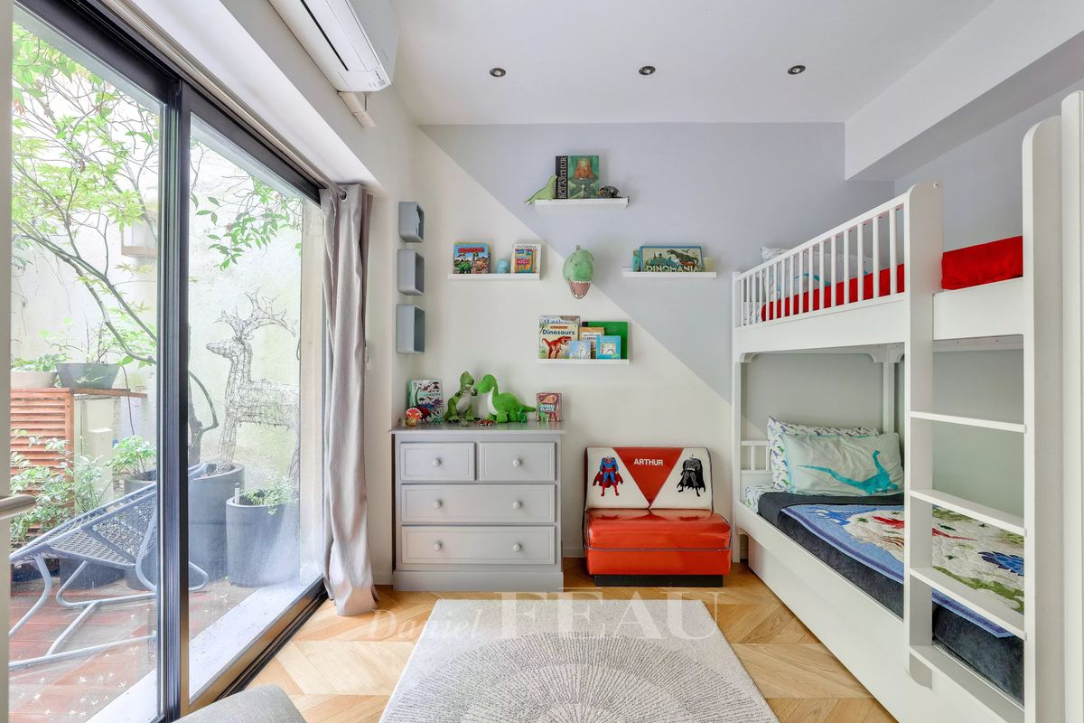 Квартира с 3 спальнями в Париж, Франция № 178804