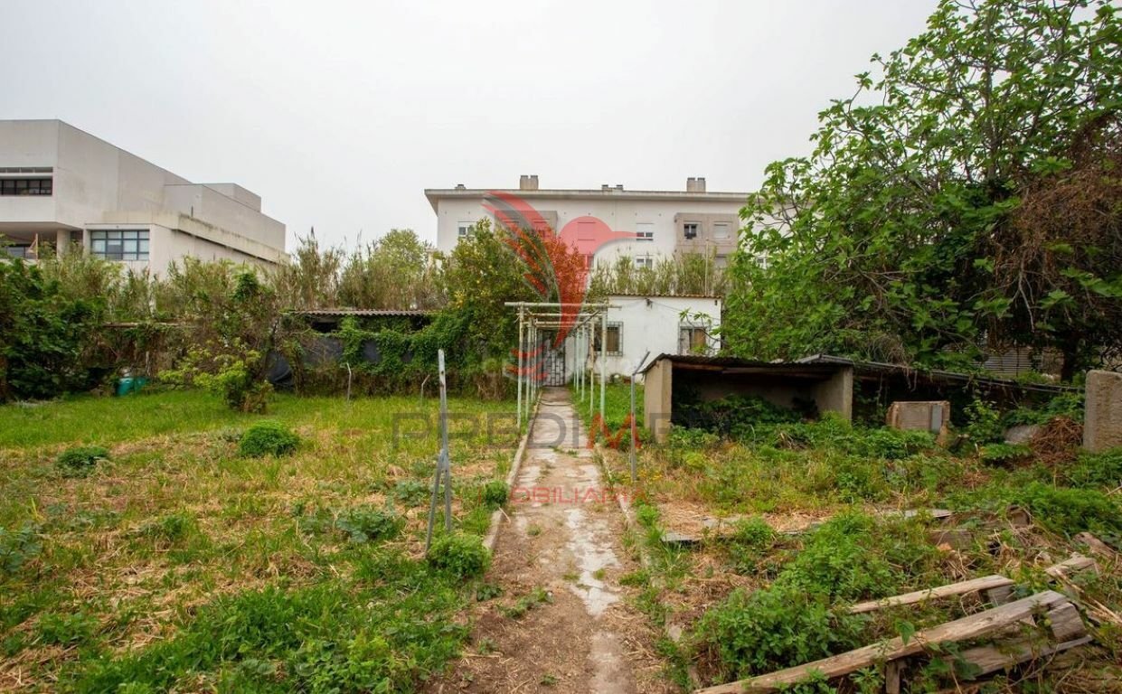  Land in Lisbon, Portugal No. 86038