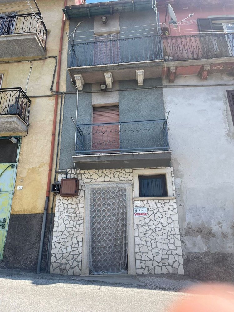 5-Zimmer Haus in Celano, Italy, Nr. 258961