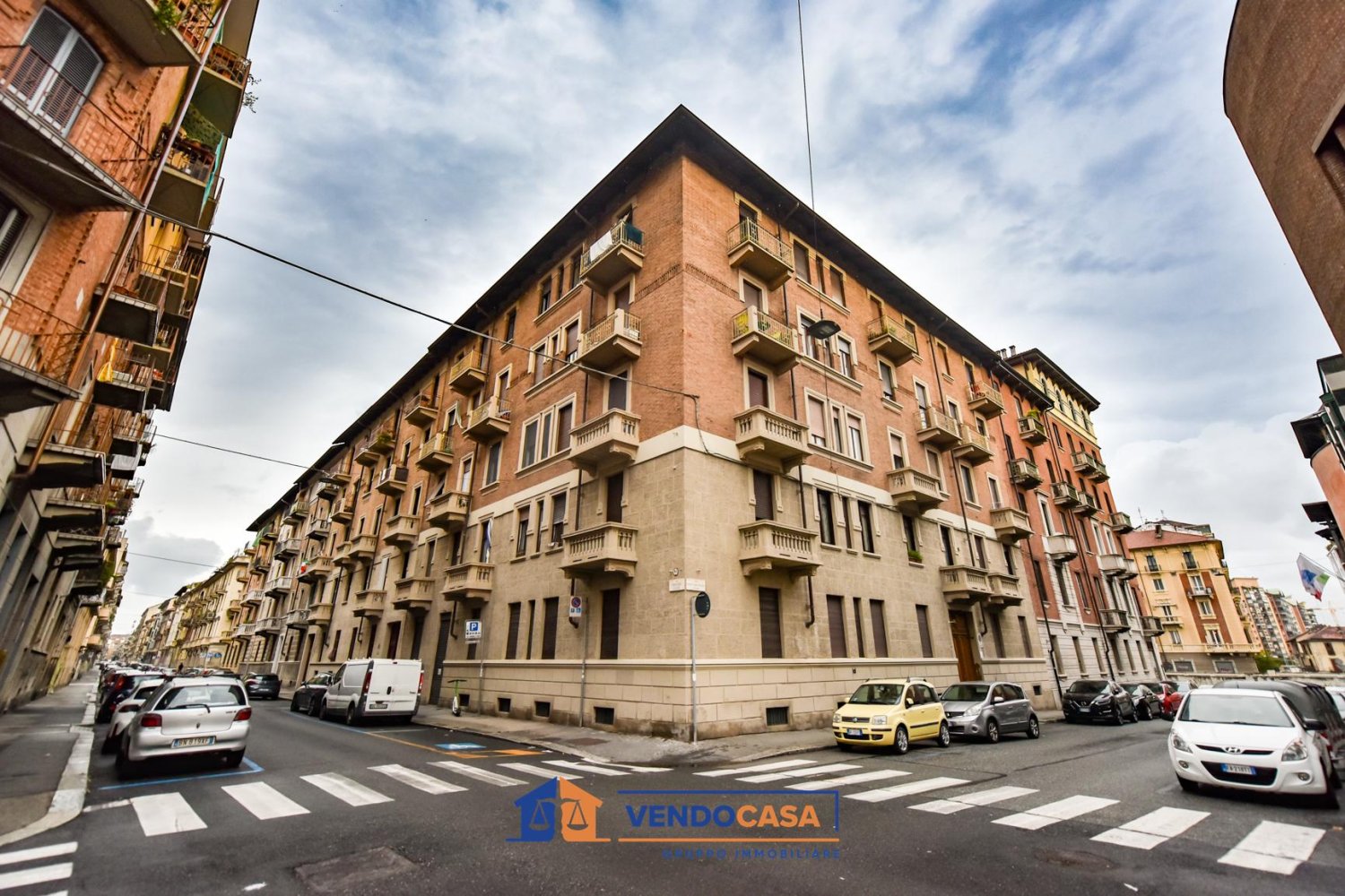 Apartamento de 4 habitaciónes en Turin, Italy No. 364106