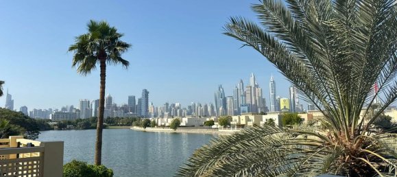 Вилла с 4 спальнями в The Lakes, ОАЭ № 113607 2