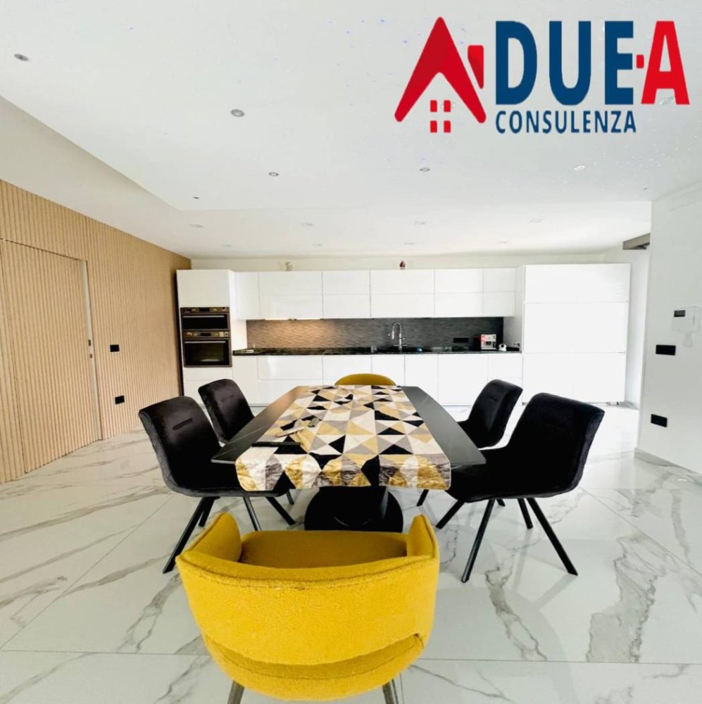 4 bedrooms Villa in Giugliano in Campania, Italy No. 307784