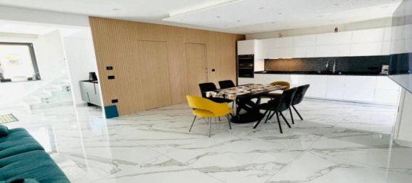 4 bedrooms Villa in Giugliano in Campania, Italy No. 307784 3