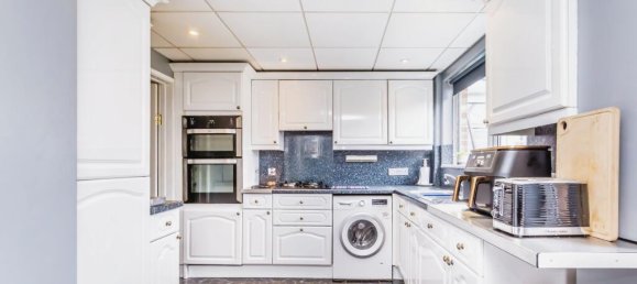 3 bedrooms House in New Addington, United Kingdom No. 8100 2