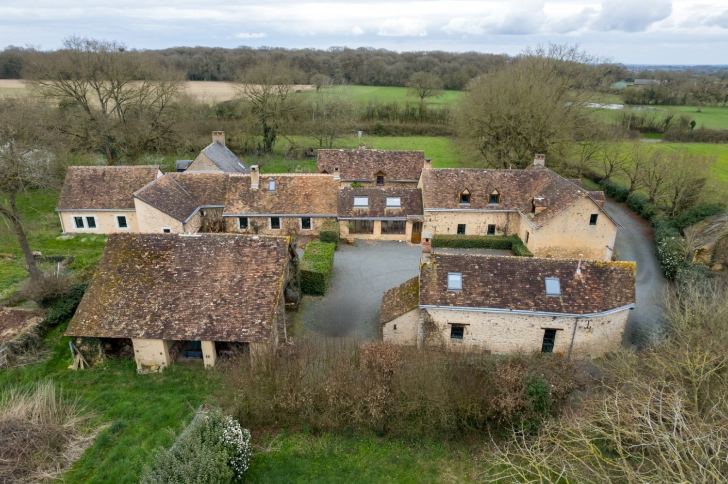 Casa de 6 dormitorios en Cheville, France No. 100956