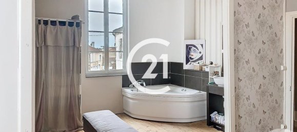 4 bedrooms House in Cognac, France No. 109209 8