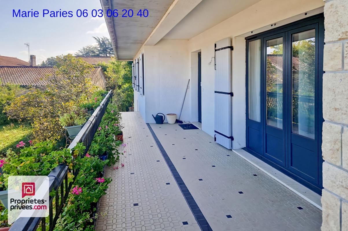 Casa de 4 dormitorios en Langon, France No. 95776