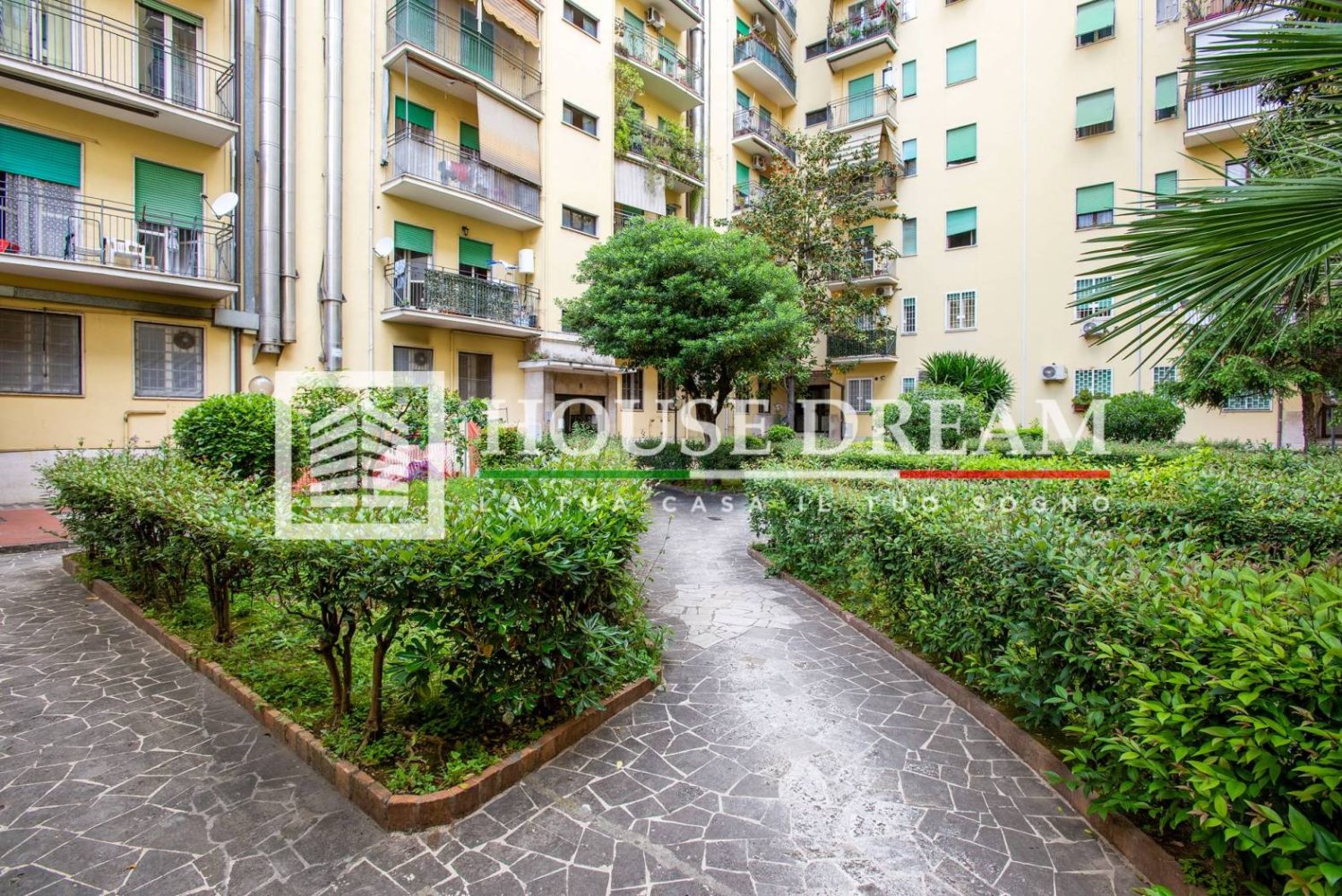 Квартира с 2 спальнями в Рим, Италия № 285428