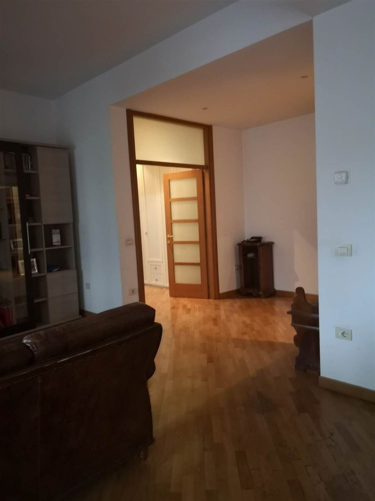 5 rooms Apartment in San Giovanni Valdarno, Italy No. 225689