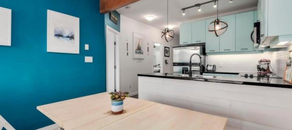 Studio in the Condo in British Columbia, Canada No. 1179 7