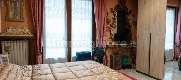 Villa de 4 dormitorios en Chivasso, Italy No. 250923 3