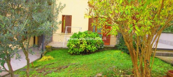 3 rooms Apartment in Spinone al Lago, Italy No. 117597 2