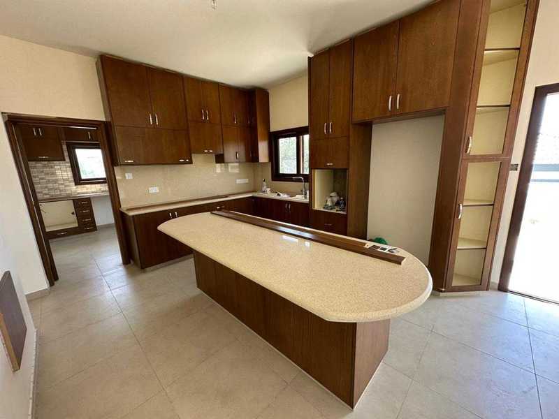 Вилла с 4 спальнями в Трахони, Кипр № 7573