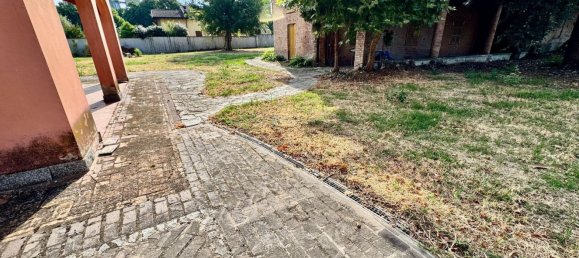 9 rooms Villa in Piacenza, Italy No. 300083 3