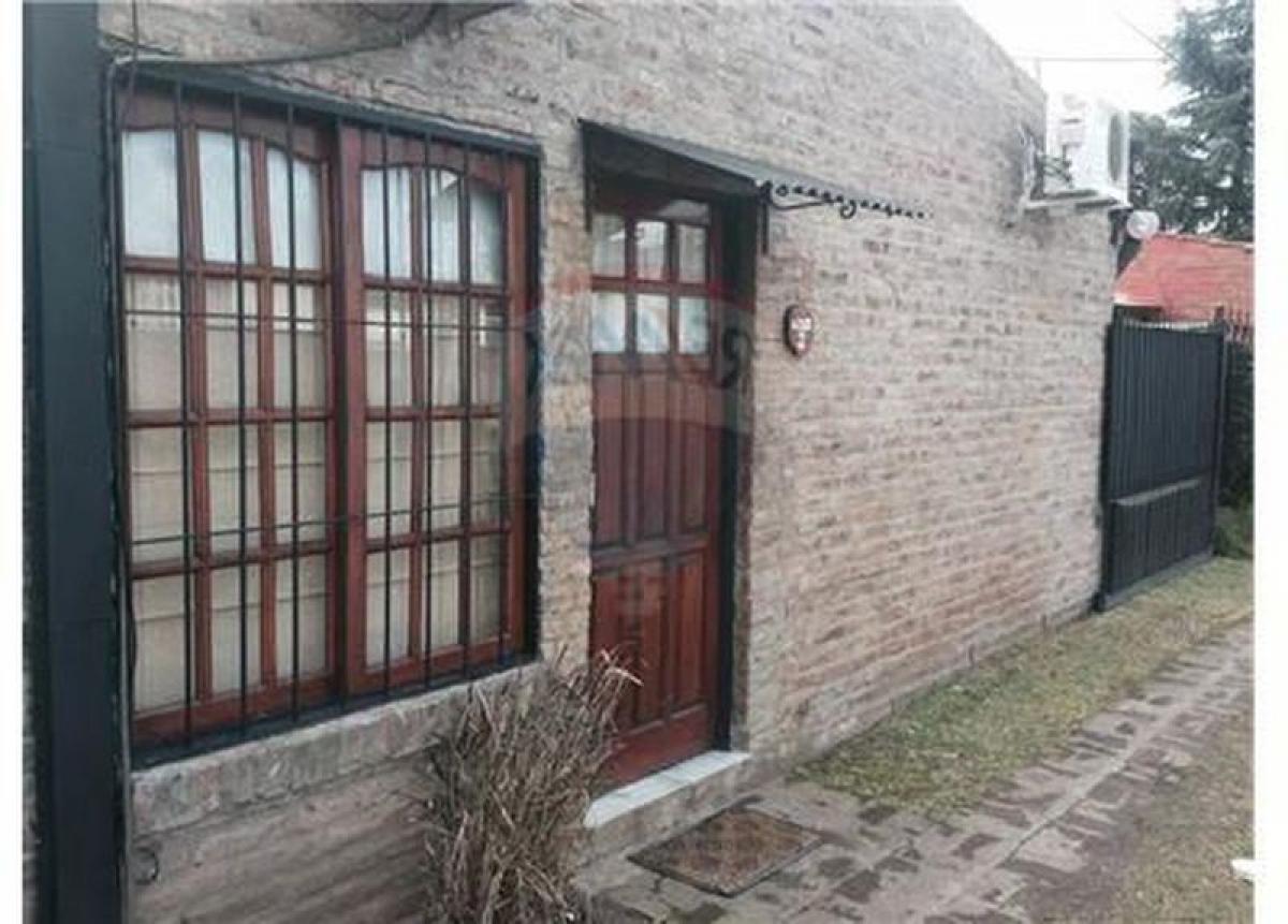 2 bedrooms House in Moron, Argentina No. 62668