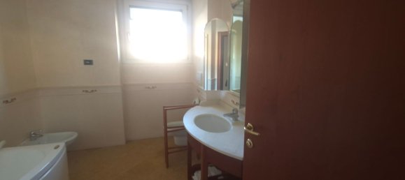 6 rooms Apartment in Trento, Italy No. 167080 12