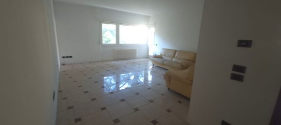 6 rooms Apartment in Trento, Italy No. 167080 4