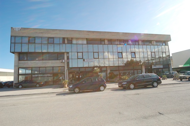 90m² Commercial property in San Benedetto del Tronto, Italy No. 75721