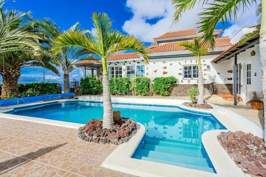 Вилла с 6 спальнями в Адехе, Испания № 16372