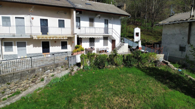 2 bedrooms House in Giaveno, Italy No. 226320