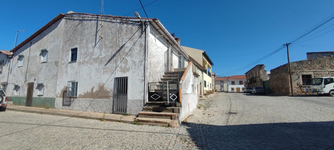 Casa T2 em Escalhão, Portugal N.º 33801