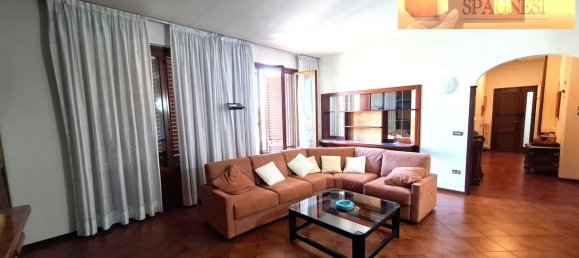 5 bedrooms Apartment in Signa, Italy No. 353127 2