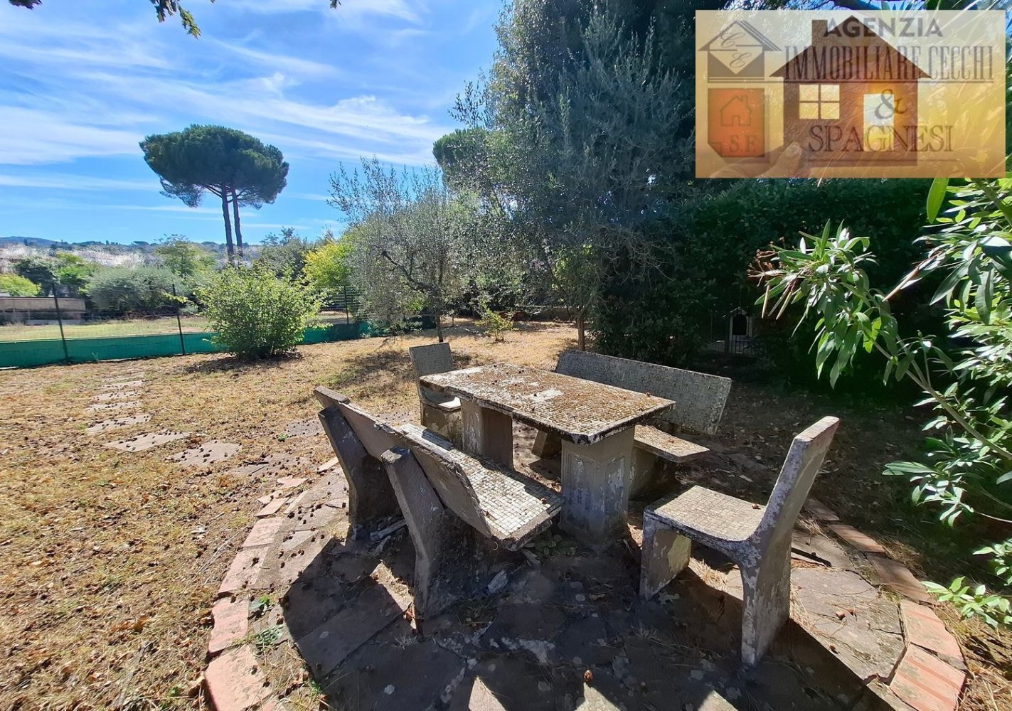 5 bedrooms Apartment in Signa, Italy No. 353127