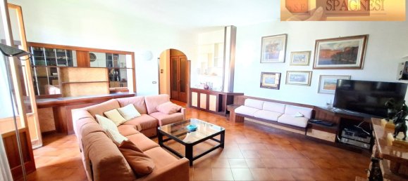 5 bedrooms Apartment in Signa, Italy No. 353127 11