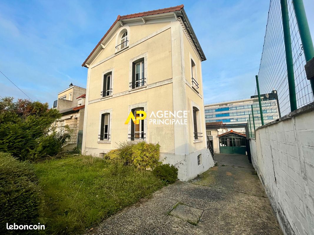 10 rooms House in Argenteuil, France No. 162585