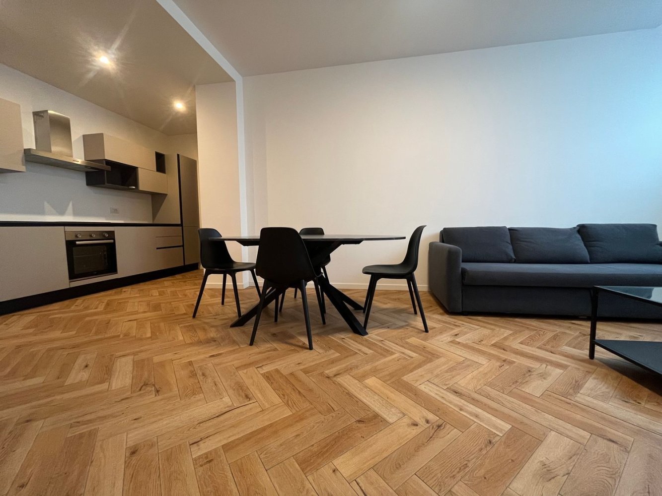 2 rooms Apartment in Milan, Italy No. 244815