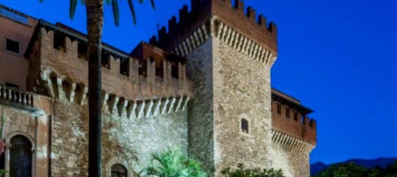 Casa de 8 divisões em Carrara, Italy N.º 48120 24