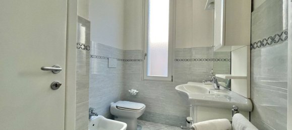 Квартира с 2 комнатами в Белладжо, Италия № 118026 19