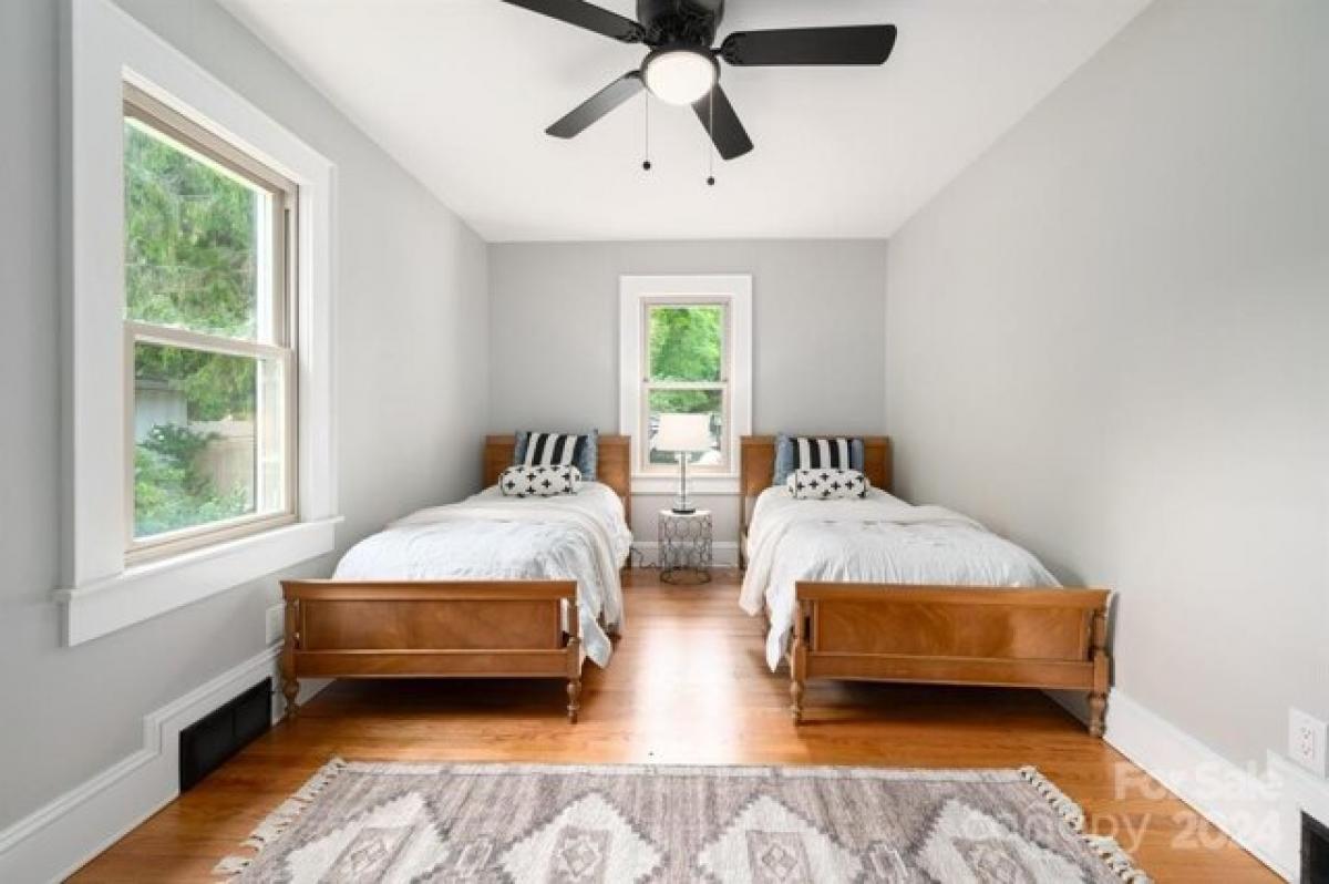 3 bedrooms House in Waynesville, USA No. 433908