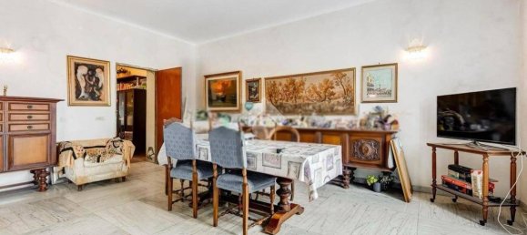 5 bedrooms Apartment in Rome, Italy No. 52354 3