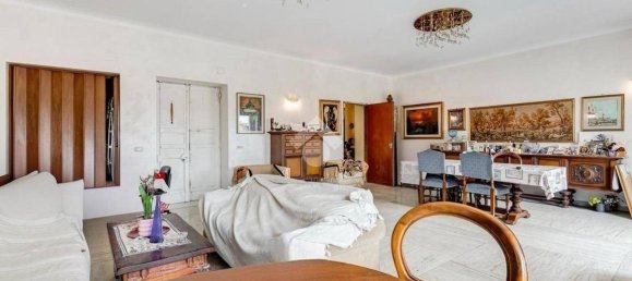 5 bedrooms Apartment in Rome, Italy No. 52354 4
