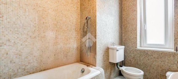 5 bedrooms Apartment in Rome, Italy No. 52354 21