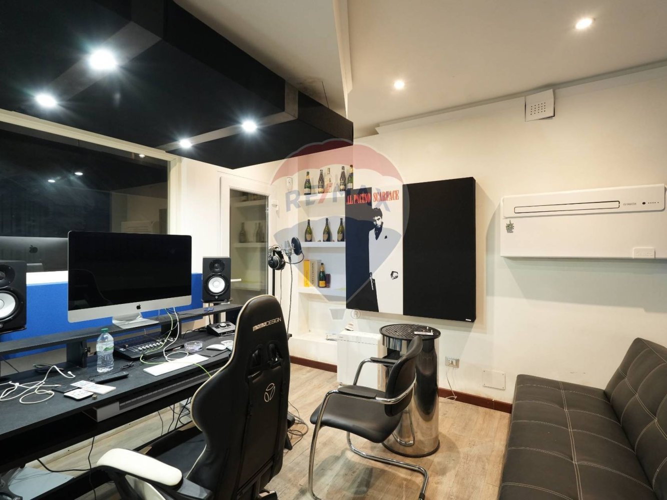 4غرفة عقار تجاري في San Giuliano Milanese, Italy رقم 52565