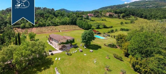 5 bedrooms House in Lucca, Italy No. 370693 2