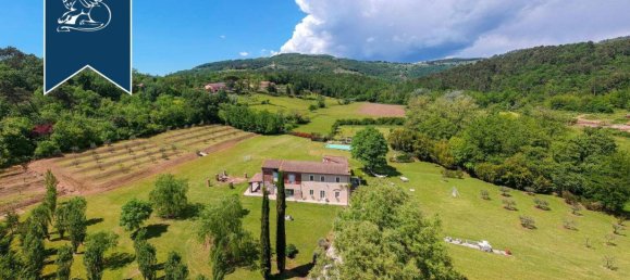 5 bedrooms House in Lucca, Italy No. 370693 3