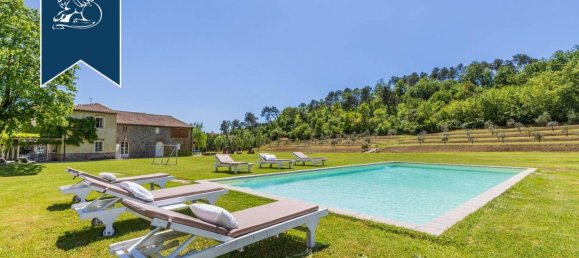 5 bedrooms House in Lucca, Italy No. 370693 7