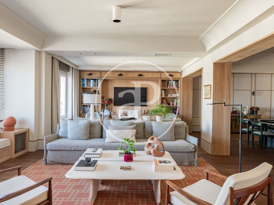 5 bedrooms Apartment in Madrid, Spain No. 179075