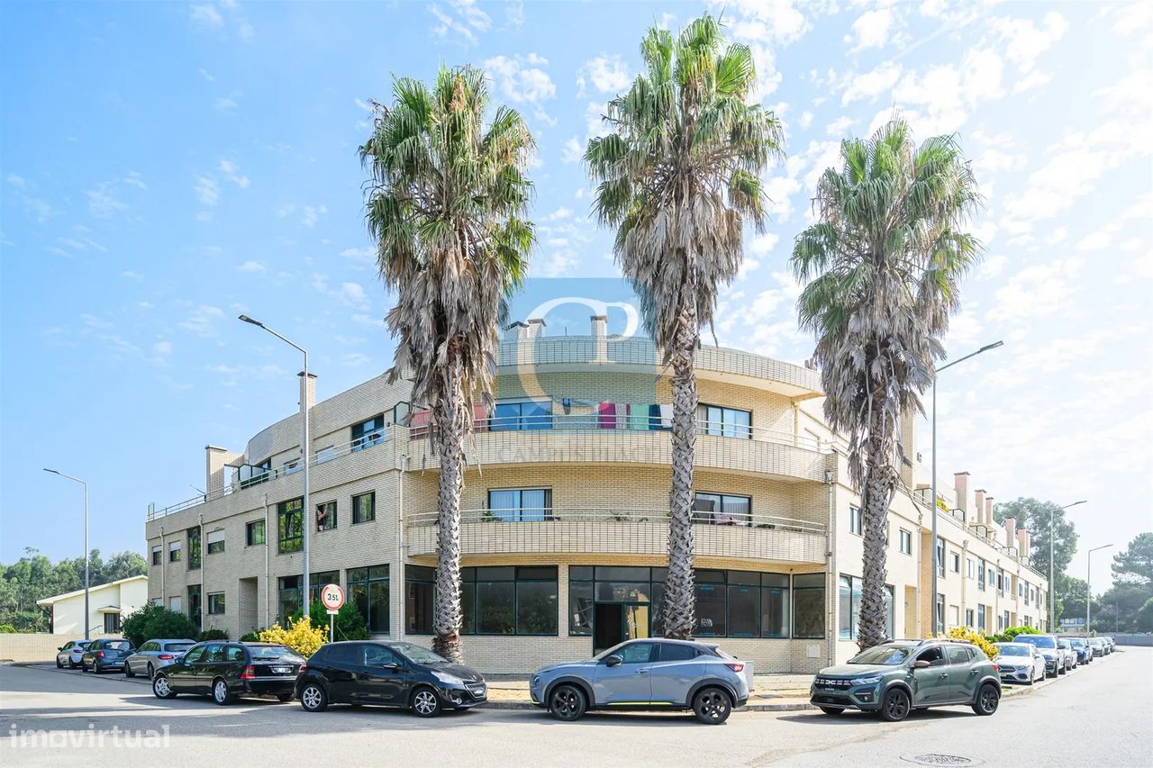 Propriété commerciale à Vila Nova de Gaia, Portugal 606m² No. 337617