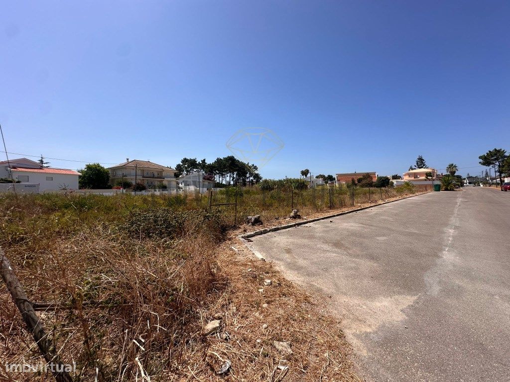 Terreno en Almada, Portugal 3300 m² No. 238173