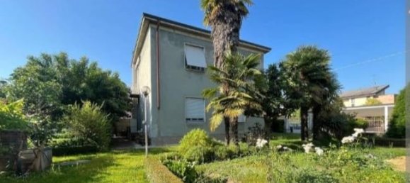 5 bedrooms Villa in Busto Arsizio, Italy No. 283774 2