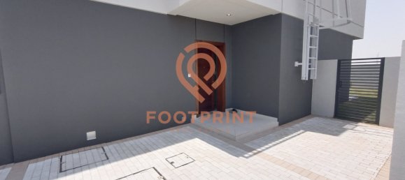 4 bedrooms Townhouse in Dubai, UAE No. 24558 3