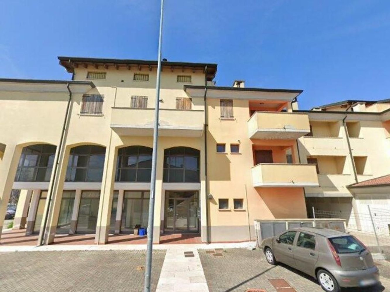 Bureau à Gonzaga, Italy 40m² No. 299284