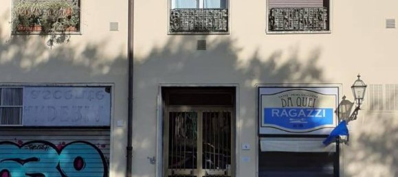 1 bedroom Apartment in Florence, Italy No. 189482 2