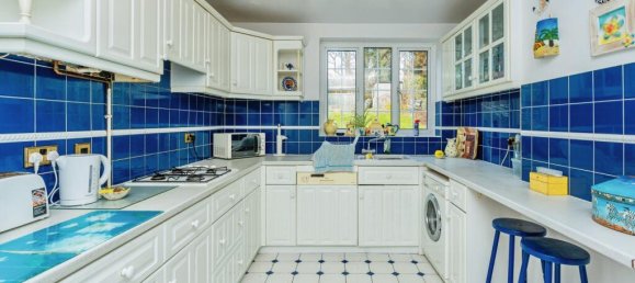 4 bedrooms House in Woking, United Kingdom No. 10529 3