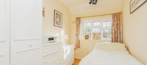 4 bedrooms House in Woking, United Kingdom No. 10529 12